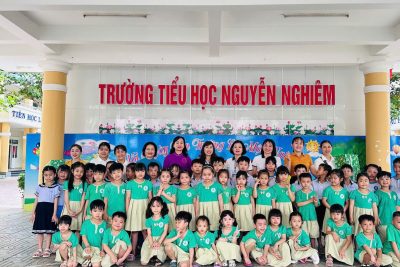 Các bé tham quan Trường tiểu học Nguyễn Nghiêm