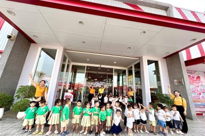 Chuyến tham quan trải nghiệm tại siêu thị Go của các bé khối nhà trẻ.